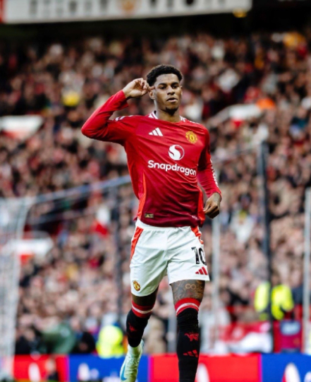 kaiyun-1亿欧到3000万欧！昔日曼联太子陨落，降薪留巴萨，也不回曼联|巴塞罗那|马库斯·拉什福德|拉什福德|贝克汉姆|球员_新浪体育_新浪新闻